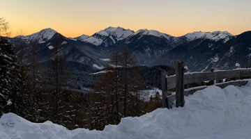 Die Aussicht von der Kala Alm genießt man am Besten mit einem Gin Tonic oder Prosecco Spritz.